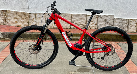 E-bike 1 Specialized - Motor: Specialized  -Wheels: 29 x 2.3  -Battery: 460 w-Transmission: Shimano Alivio 8S - Brakes: Shimano Mt 200 -Suspension:  Sr Suntour Xcm 120 mm-Size: S/M -- Price: 180.000 pesos per day -- Additional Battery: 30.000 pesos per day -- one bike available