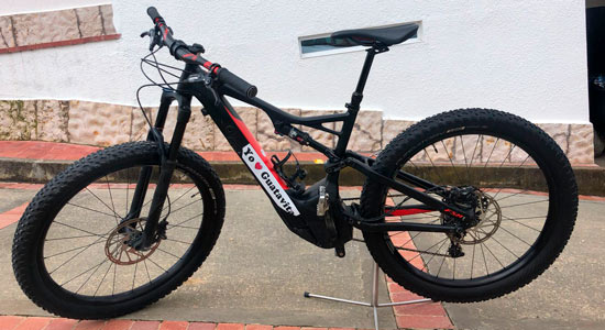 E-bike 8 Specialized Levo - Motor: Specialized- Wheels: 27.5 x 3 - Battery: 460 w - Transmission: Sram Nx 11S - Brakes: Sram DB5 - Front Suspension: RockShox  Revelation 130 mm - Rear Suspension: Fox Float 50 mm --Size: L - Price: 230.000 pesos per day -- Additional Battery: 30.000 pesos per day -- one bike available