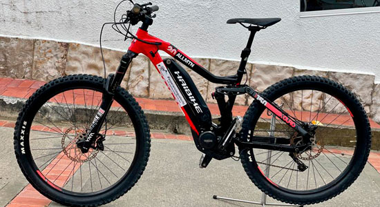 E-bike 9 HaiBike 2.0 - Motor: Yamaha - Wheels: 27.5 x 2.8 - Battery: 500 w - Transmission: Shimano Deore 10S - Brakes: Shimano MT 501 - Front Suspension: RockShox  Yari 150 mm - Rear Suspension: RockShox Deluxe 60 mm --Size: S/M - Price: 230.000 pesos per day -- Additional Battery: 30.000 pesos per day -- two bikes available