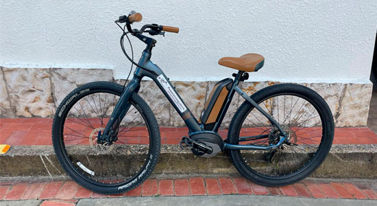 E-bike 13 Raleigh - Motor: Bosch - Wheels: 27,5  - Battery: 400 w - Transmission: Shimano 1x8 - Brakes: Hydraulic-disc - Suspension: none -- Size:  S/M - Price: 180.000 pesos per day -- Additional Battery: 30.000 pesos per day -- two bikes available